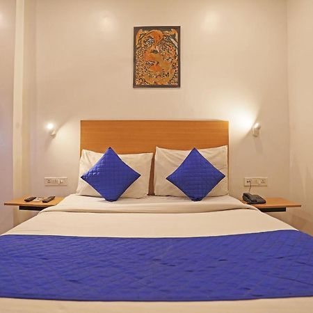 Hotel Yellow Chilli Britannia Chowk- Couple Friendly Local Id Accepted New Delhi Extérieur photo
