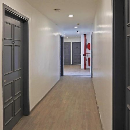 Hotel Yellow Chilli Britannia Chowk- Couple Friendly Local Id Accepted New Delhi Extérieur photo