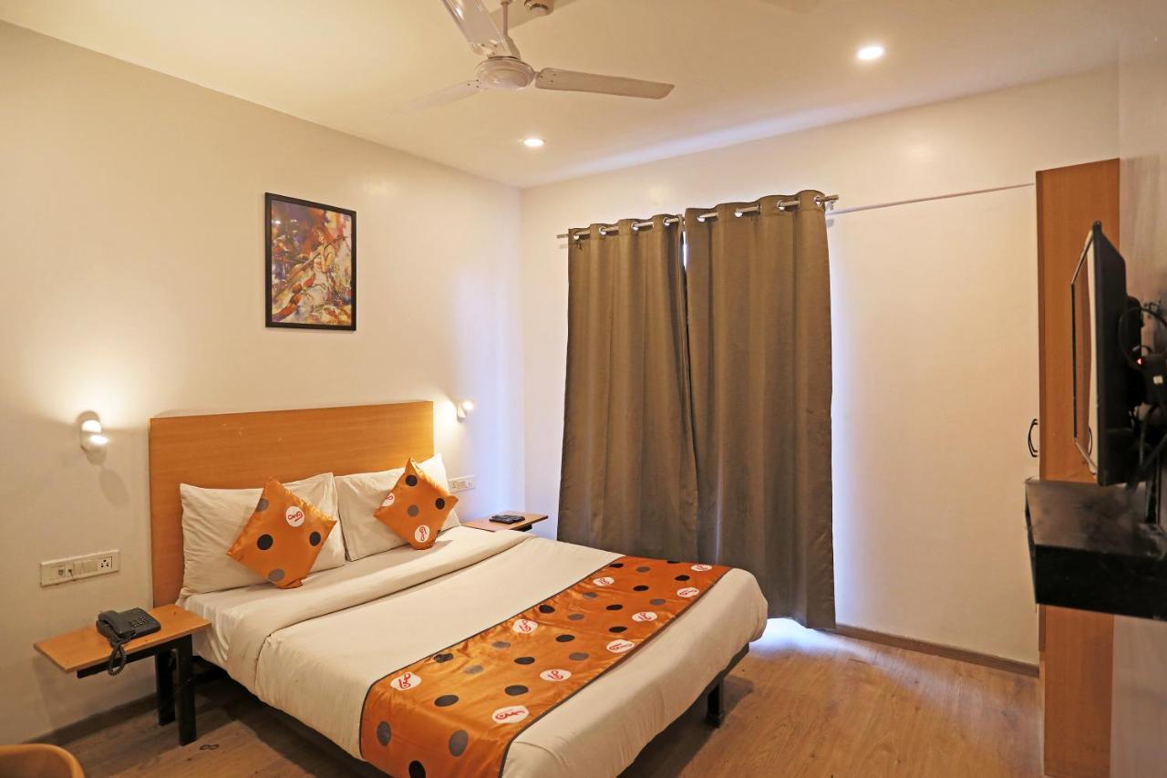 Hotel Yellow Chilli Britannia Chowk- Couple Friendly Local Id Accepted New Delhi Extérieur photo