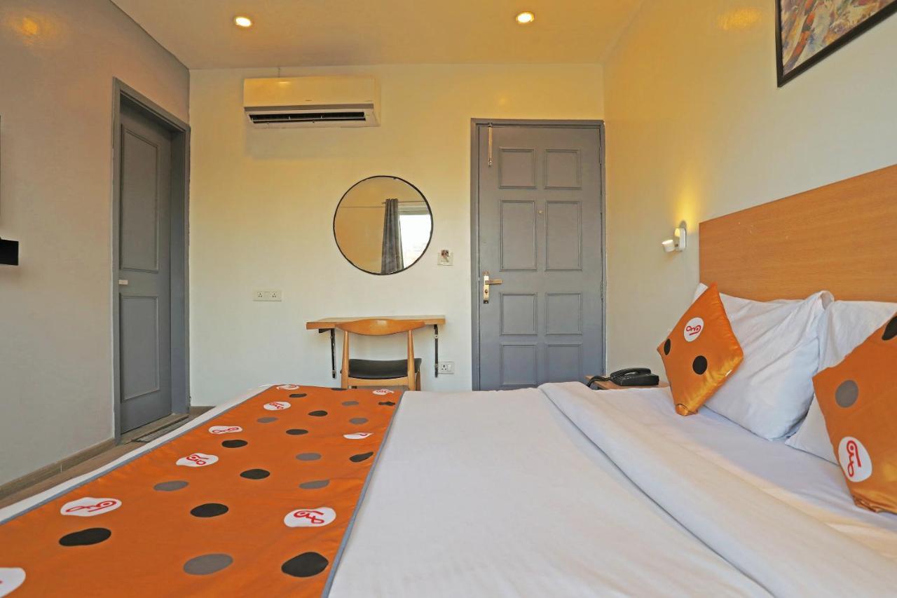 Hotel Yellow Chilli Britannia Chowk- Couple Friendly Local Id Accepted New Delhi Extérieur photo