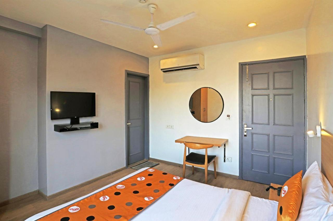 Hotel Yellow Chilli Britannia Chowk- Couple Friendly Local Id Accepted New Delhi Extérieur photo