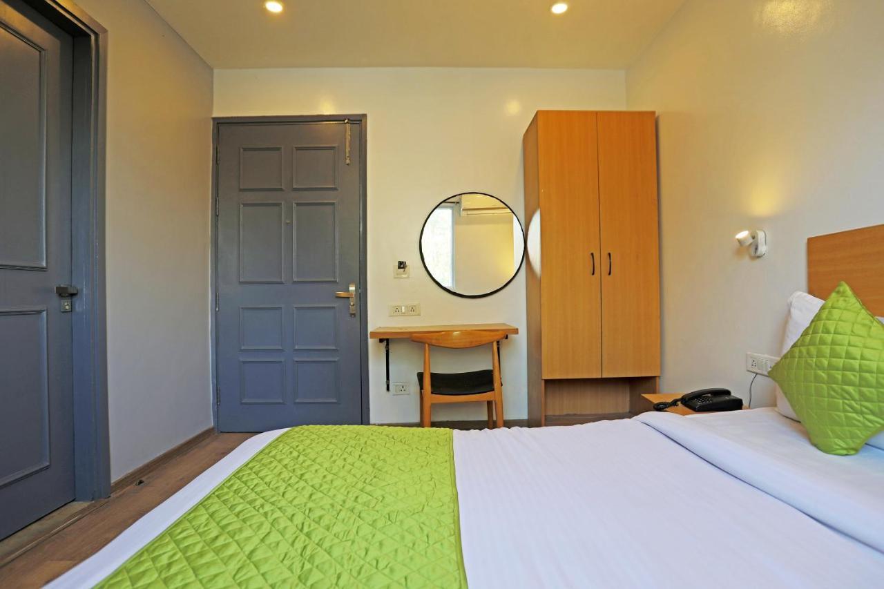 Hotel Yellow Chilli Britannia Chowk- Couple Friendly Local Id Accepted New Delhi Extérieur photo