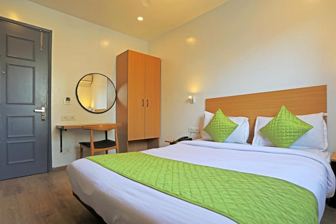 Hotel Yellow Chilli Britannia Chowk- Couple Friendly Local Id Accepted New Delhi Extérieur photo