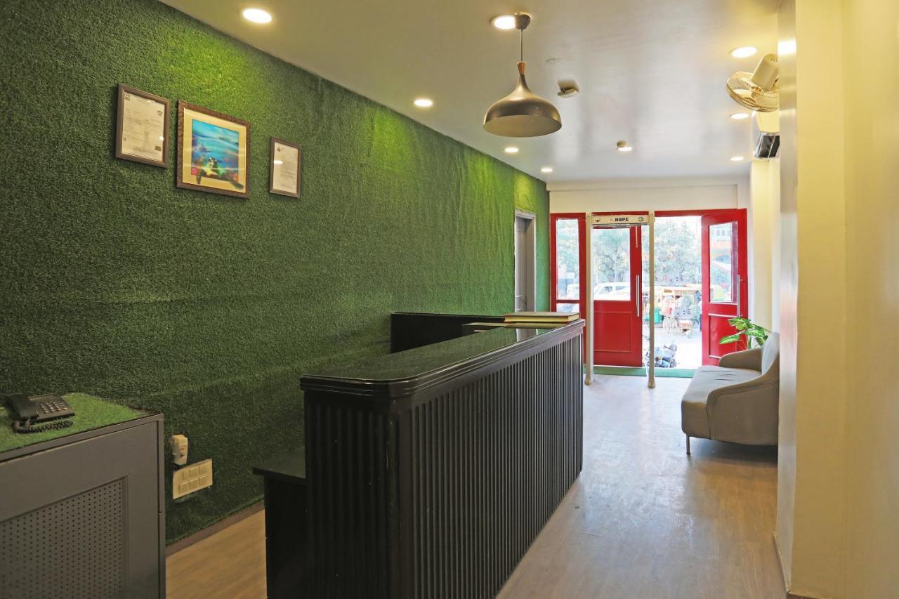 Hotel Yellow Chilli Britannia Chowk- Couple Friendly Local Id Accepted New Delhi Extérieur photo
