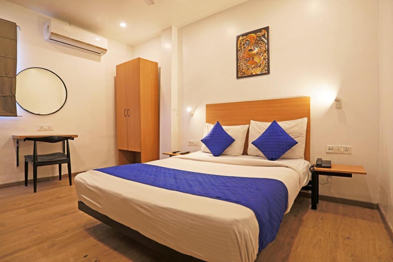 Hotel Yellow Chilli Britannia Chowk- Couple Friendly Local Id Accepted New Delhi Extérieur photo